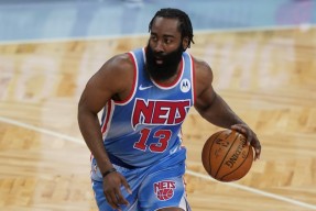 东方瓦伦西亚的全球最大级集装箱船