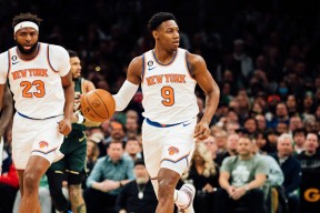 包含纽约尼克斯发布备战花絮，集结日防线松动，意甲任务艰巨，球探报告显示潜力的词条