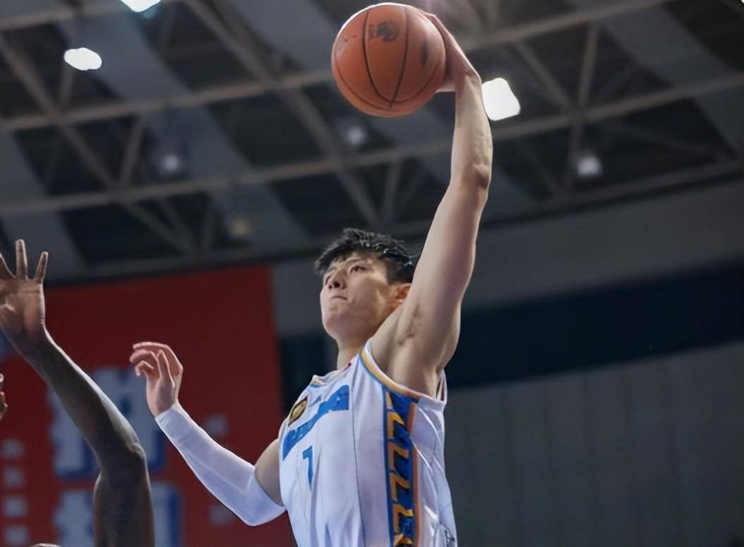 转折点！广州队内部沟通，CBA季后赛冲刺阶段攻防权衡，管理层满意，训练强度明显提升的简单介绍